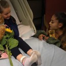 Ariana w odwiedzinach w szpitalu po zamachu w Manchesterze
